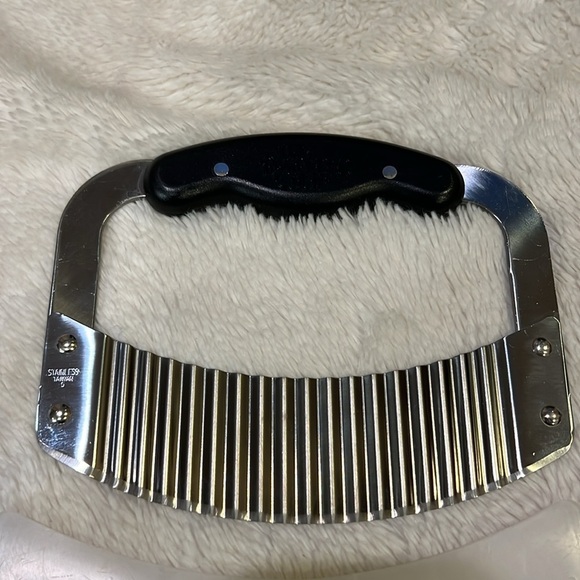 Pampered Chef Crinkle Cutter #1089 Curved Edge Stainless Steel Cover Fancy 1089 - Picture 2 of 4